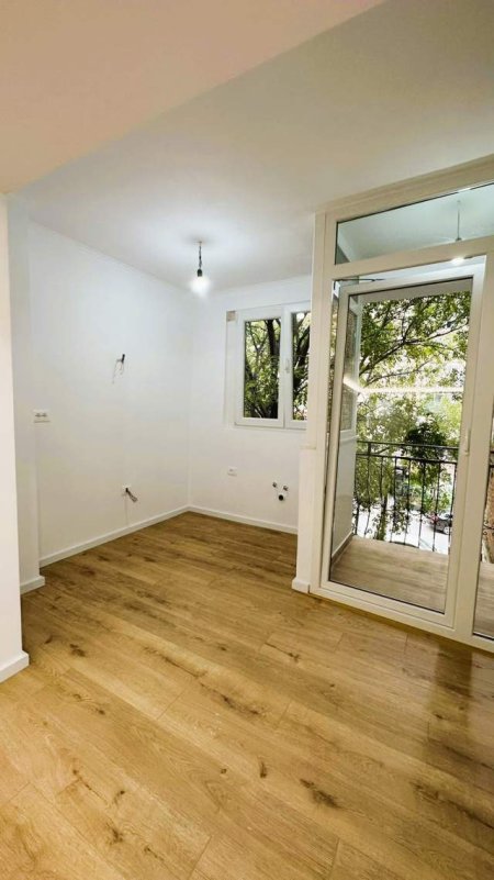 Tirane, shitet apartament 3+1+A+BLK 86 m² 158.000 Euro (Rruga Naim Frasheri, prane Bllokut te Ambasadave)