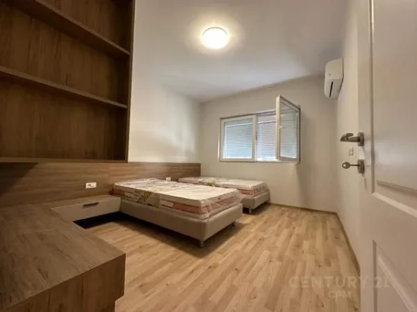 Tirane, jepet me qera apartament 88 m² 800 Euro (qender)