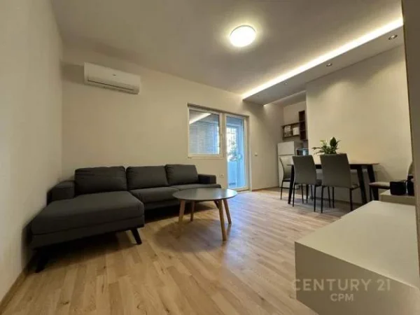 Tirane, jepet me qera apartament 88 m² 800 Euro (qender)