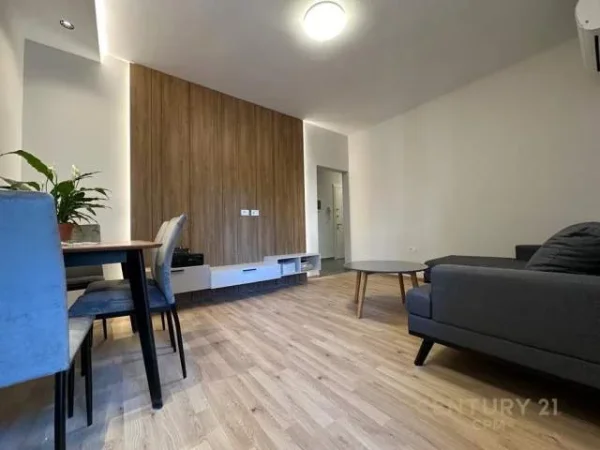 Tirane, jepet me qera apartament 88 m² 800 Euro (qender)