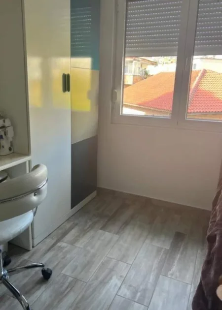 Tirane, jepet me qera apartament 2+1+BLK Kati 4, 90 m² 700 Euro (Rruga Gjin Bue Shpata 10-6, Tirana)