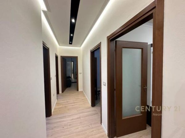 Tirane, jepet me qera apartament 2+1 101 m² 600 Euro (liqeni)