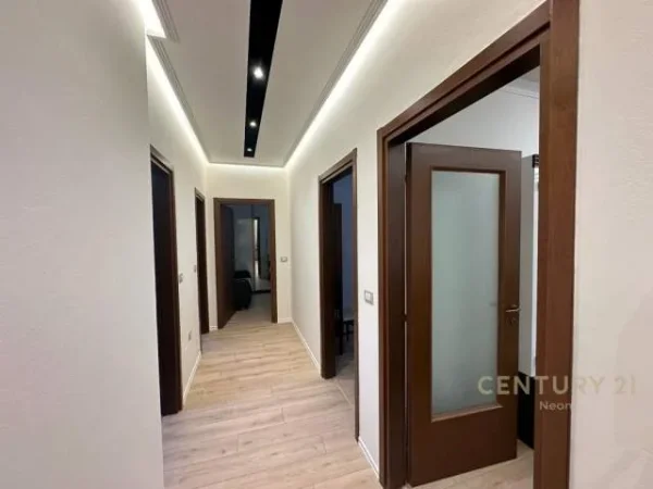 Tirane, jepet me qera apartament 2+1 101 m² 600 Euro (liqeni)