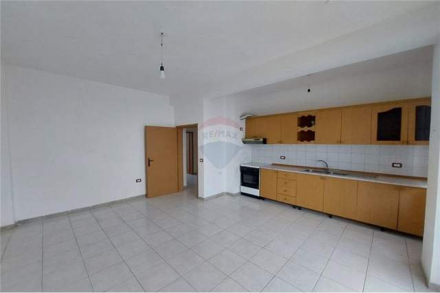 Vlore, shes apartament 3+1 Kati 3, 55.500 Euro (Vlore)