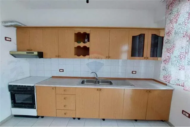 Vlore, shes apartament 3+1 Kati 3, 55.500 Euro (Vlore)