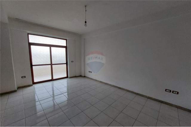 Vlore, shes apartament 3+1 Kati 3, 55.500 Euro (Vlore)