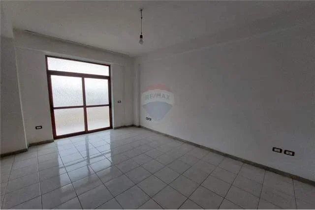 Vlore, shes apartament 3+1 Kati 3, 55.500 Euro (Vlore)