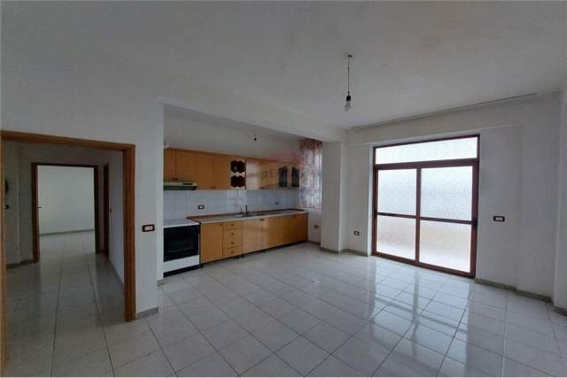 Vlore, shes apartament 3+1 Kati 3, 55.500 Euro (Vlore)