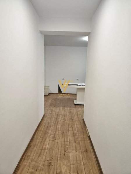 Tirane, jepet me qera ambjent biznesi Kati 2, 85 m² 800 Euro (21 DHJETORI)
