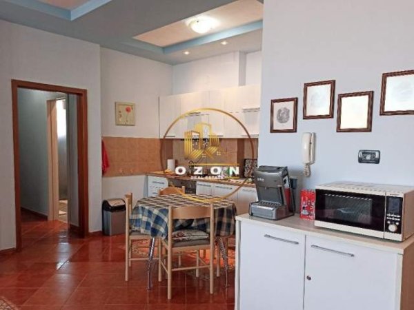Tirane, shitet apartament 2+1 Kati 8, 115 m² 200.000 Euro (Rruga Fortuzi)