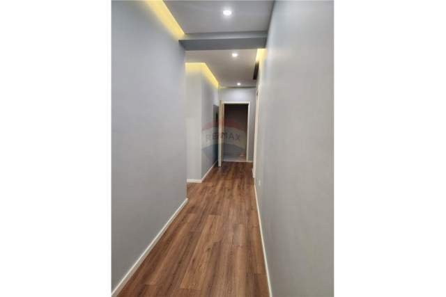 Tirane, jepet me qera apartament 2+1+A+BLK Kati 1, 100 m² 900 Euro