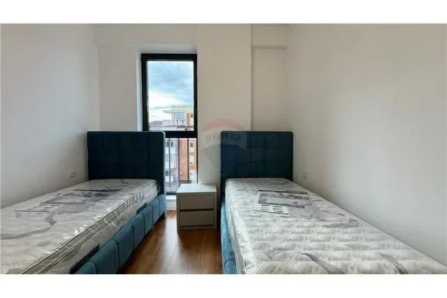 Tirane, jepet me qera apartament 2+1 115 m² 1.200 Euro (Kompleksi Olimpik)