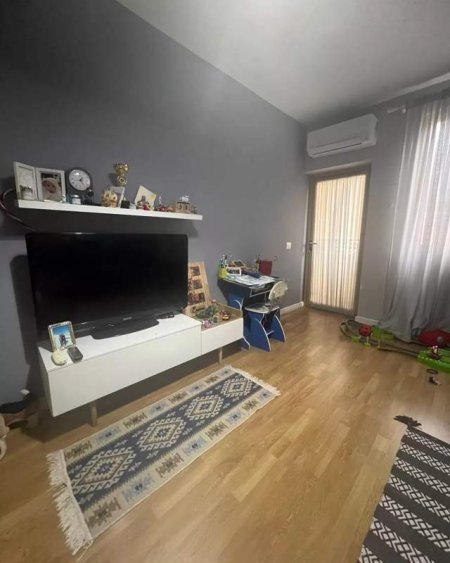 Tirane, jepet me qera apartament 1+1+BLK Kati 3, 65 m² 350 Euro (Fresk)