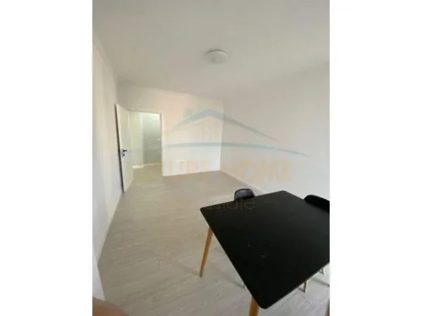 Tirane, shitet apartament 2+1+BLK Kati 3, 113 m² 150.000 Euro (pallat me shigjeta)