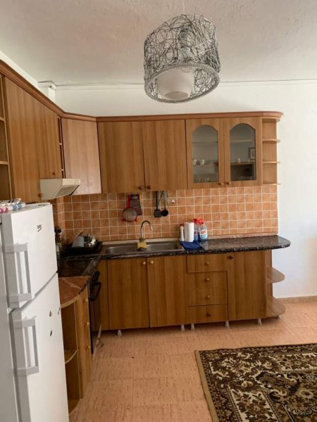 Tirane, jepet me qera apartament 2+1+BLK Kati 3, 120 m² 500 Euro (komuna e parisit ,prane caffe de paris)