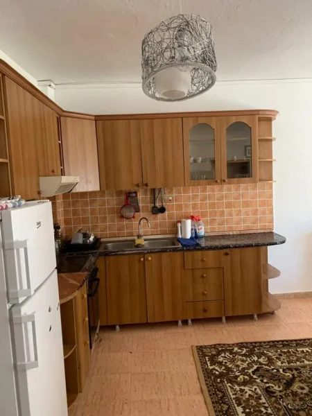 Tirane, jepet me qera apartament 2+1+BLK Kati 3, 120 m² 500 Euro (komuna e parisit ,prane caffe de paris)
