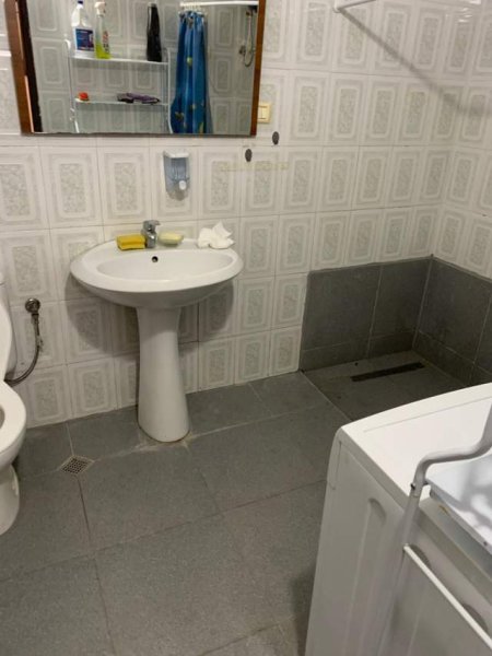 Tirane, jepet me qera apartament 2+1+BLK Kati 3, 120 m² 500 Euro (komuna e parisit ,prane caffe de paris)