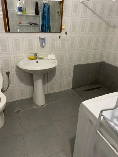 Tirane, jepet me qera apartament 2+1+BLK Kati 3, 120 m² 500 Euro (komuna e parisit ,prane caffe de paris)