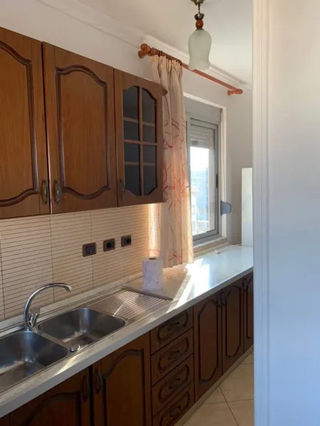 Tirane, jepet me qera apartament 2+1 Kati 5, 110 m² 40.000 Leke (Tregu Elektrik ,Rruga Sali Nivica)