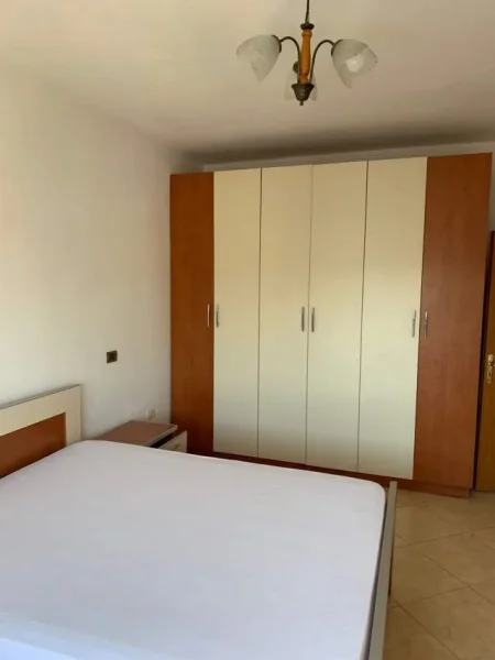 Tirane, jepet me qera apartament 2+1 Kati 5, 110 m² 40.000 Leke (Tregu Elektrik ,Rruga Sali Nivica)