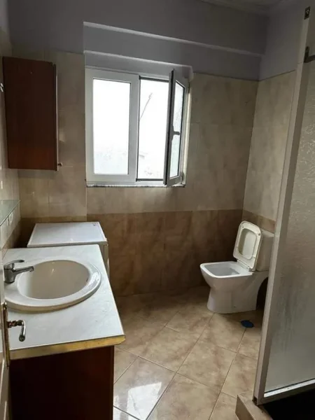 Tirane, jepet me qera apartament 2+1+BLK Kati 2, 90 m² 35.000 Leke (kodra e priftit)