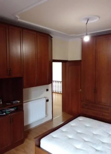 Tirane, jepet me qera apartament 3+1+BLK Kati 3, 170 m² 1.000 Euro (rruga pjeter bogdani)