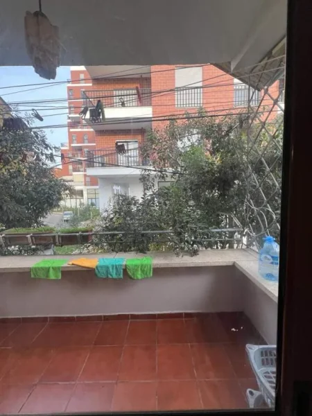 Tirane, jepet me qera apartament 2+1 Kati 2, 450 Leke (Vila Gold)