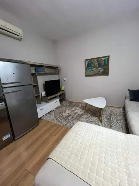 Tirane, jepet me qera apartament 2+1 Kati 2, 450 Leke (Vila Gold)