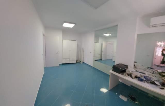 Tirane, jepet me qera ambjent biznesi Kati 2, 62 m² 500 Euro (5 Maji)