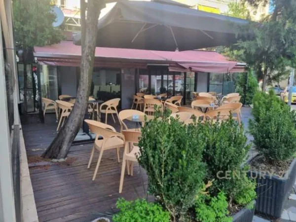 Tirane, jepet me qera lokal 175 m² 2.000 Euro (garda)