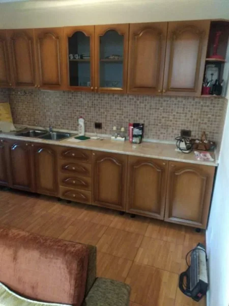 Tirane, jepet me qera 91 m² 450 Euro (Rruga Elbasanit)