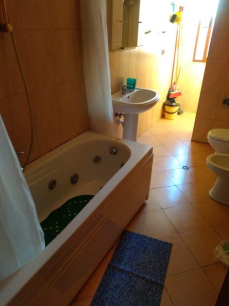 Tirane, jepet me qera 91 m² 450 Euro (Rruga Elbasanit)
