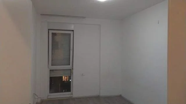 Tirane, jepet me qera apartament Kati 4, 97 m² 50.000 Leke (Kompleksi Kontakt)