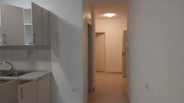 Tirane, jepet me qera apartament Kati 4, 97 m² 50.000 Leke (Kompleksi Kontakt)