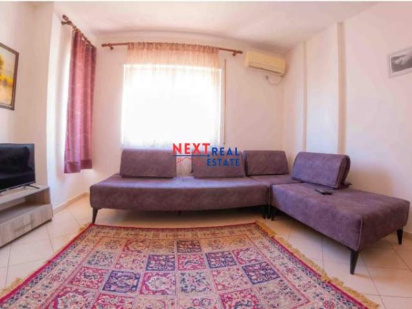 Lungomare, jepet me qera apartament 1+1+BLK Kati 4, 60 m² 300 Euro (Prane Marina Bay)