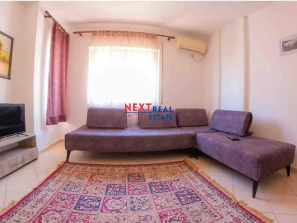 Lungomare, jepet me qera apartament 1+1+BLK Kati 4, 60 m² 300 Euro (Prane Marina Bay)