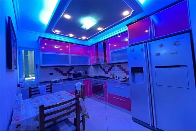 Tirane, jepet me qera apartament 2+1+BLK Kati 3, 110 m² 450 Euro