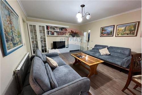 Tirane, jepet me qera apartament 3+1+BLK Kati 2, 80 m² 850 Euro (Te stadiumi dinamo)