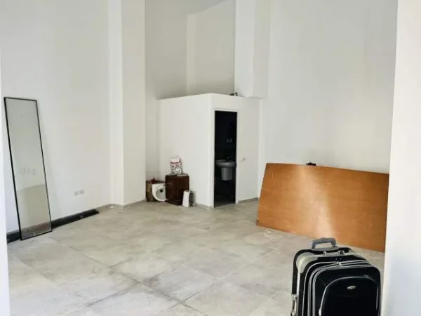 AMBJENT BIZNESI ME QERA  📍Te Rruga Barrikadave 55 m² 600 Euro