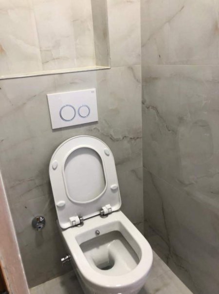 Tirane, jepet me qera garsonier 1+1 Kati 2, 30 m² 300 Euro (Rr Kavajes)