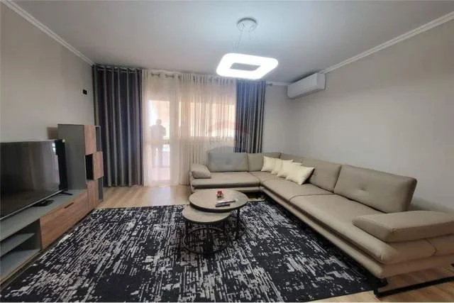Tirane, jepet me qera apartament 2+1 Kati 7, 120 m² 650 Euro (Don Bosko)