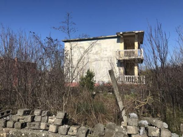 Thumane, Kruje, Shitet Truall 200 m² dhe Ndertese 108 m², Cmimi Fillestar 5,904,000 Leke