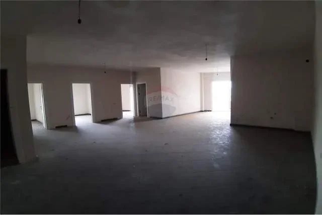 Vlore, shes 3+1+BLK Kati 9, 180 m² 130.000  (Rr Hajredin Haxhiraj)