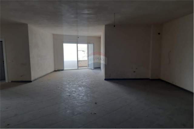 Vlore, shes 3+1+BLK Kati 9, 180 m² 130.000  (Rr Hajredin Haxhiraj)