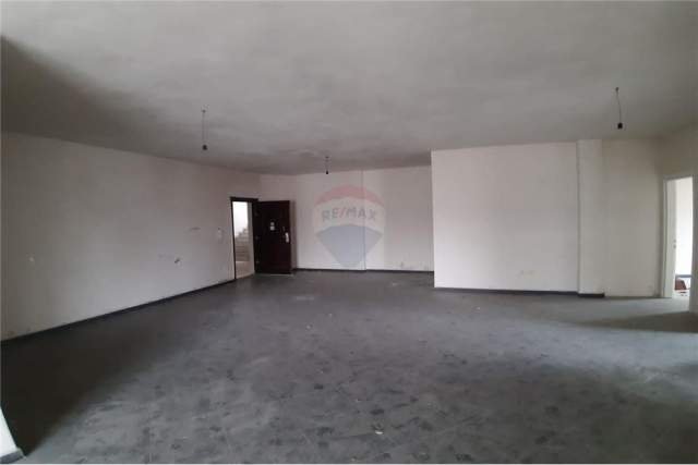 Vlore, shes 3+1+BLK Kati 9, 180 m² 130.000  (Rr Hajredin Haxhiraj)