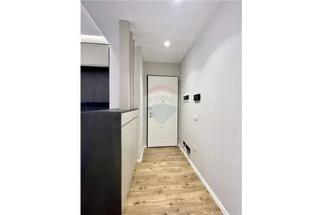 Tirane, jepet me qera apartament 800 Euro