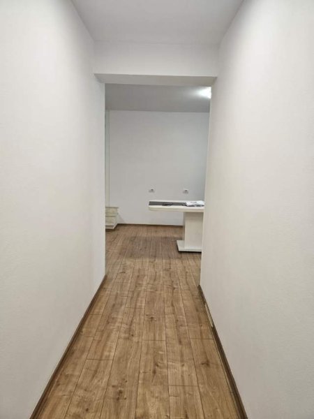 Tirane, jepet me qera zyre Kati 2, 85 m² 800 Euro (21 dhjetori)