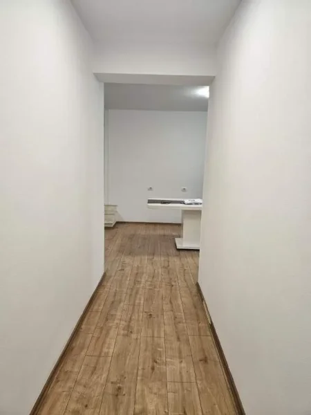 Tirane, jepet me qera zyre Kati 2, 85 m² 800 Euro (21 dhjetori)
