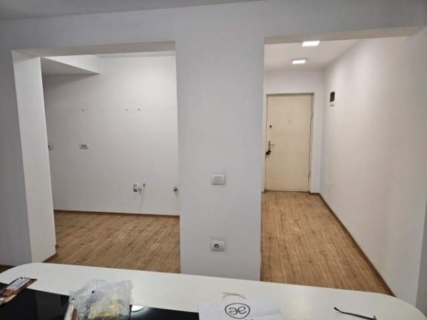 Tirane, jepet me qera zyre Kati 2, 85 m² 800 Euro (21 dhjetori)