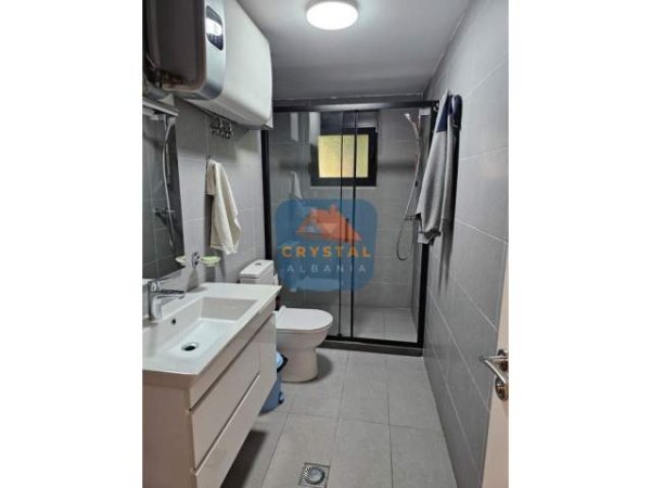 Tirane, jepet me qera ambjent biznesi Kati 2, 85 m² 800 Euro (Rruga Muhamet Gjollesha)